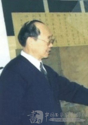 첮