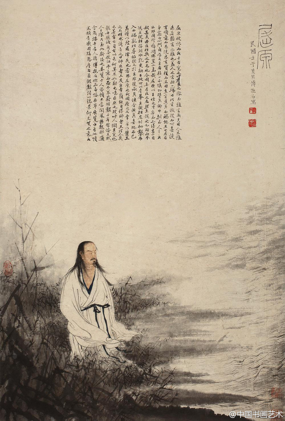 傅抱石《屈原》 【赏析】画中的屈原昂首独行，瑟瑟的秋风，吹拂着他的头发和衣衫。身后是芦苇丛生的江潭泽畔，前方是苍茫浩瀚的汨罗江水，他“宁赴湘流”，也决不“蒙世俗之尘埃”。画家以精细的线描用心勾画了屈原的形象，而将大片画面让与江水，使得观者在聚焦屈原的同时，感受到一种孤独无助的悲凉。